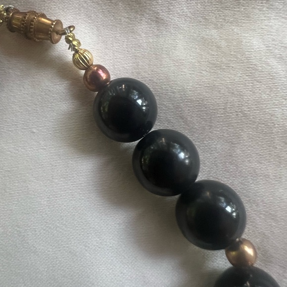 Vintage black and gold bead necklace - Picture 7 of 8